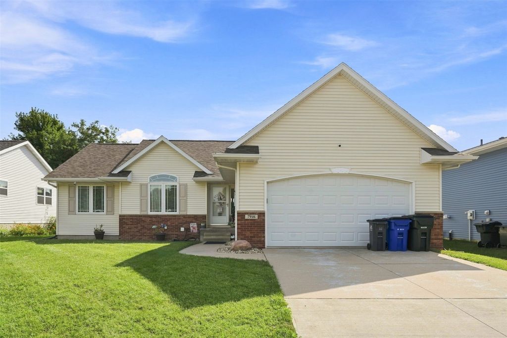 7916 Westfield Drive NE, Cedar Rapids, IA 52402