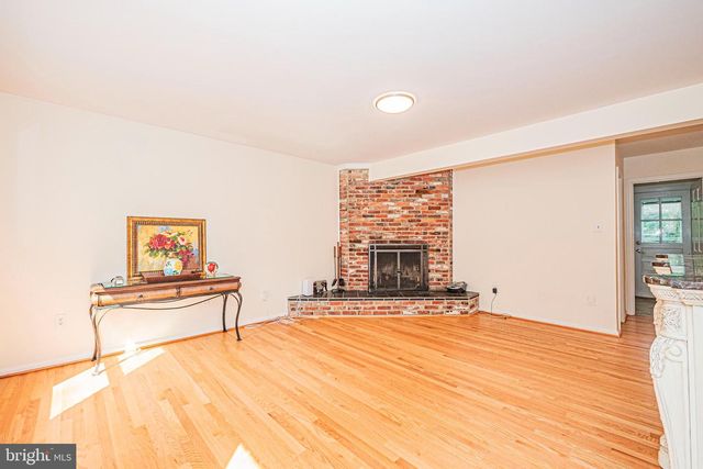 7111 CHESHIRE CT, Alexandria, VA 22307