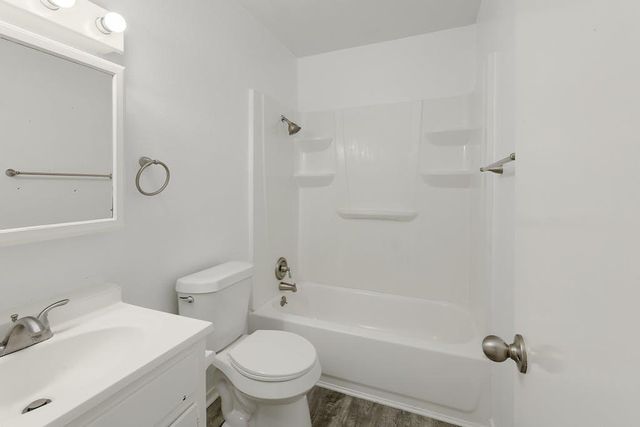 5211 Thunderbird ST B, Lago Vista, TX 78645