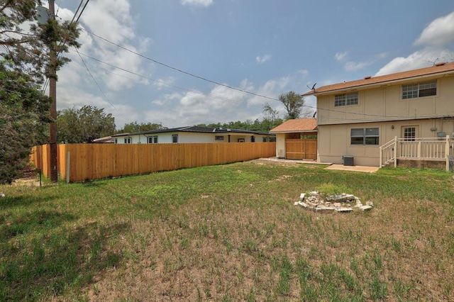 5211 Thunderbird ST B, Lago Vista, TX 78645