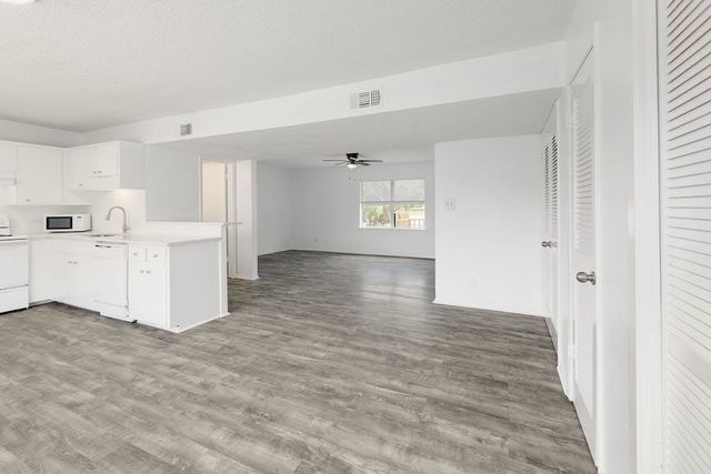 5211 Thunderbird ST B, Lago Vista, TX 78645