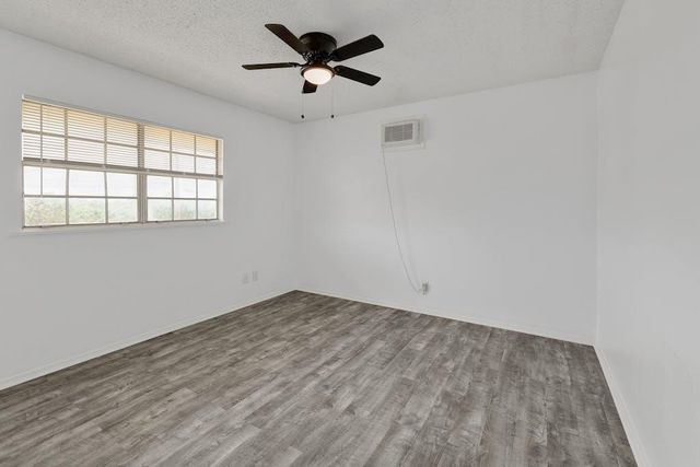 5211 Thunderbird ST B, Lago Vista, TX 78645