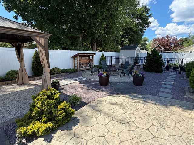 39 Merry Mount Drive, Warwick, RI 02888