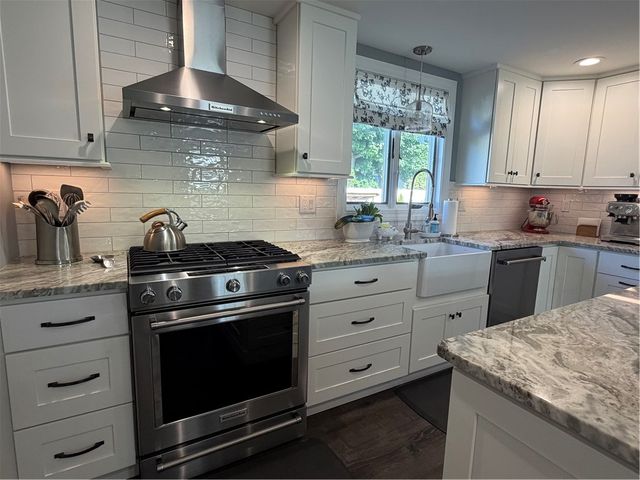 39 Merry Mount Drive, Warwick, RI 02888