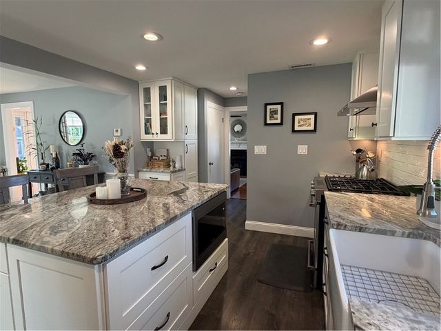 39 Merry Mount Drive, Warwick, RI 02888