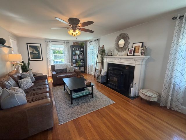39 Merry Mount Drive, Warwick, RI 02888