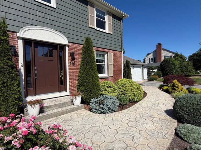 39 Merry Mount Drive, Warwick, RI 02888
