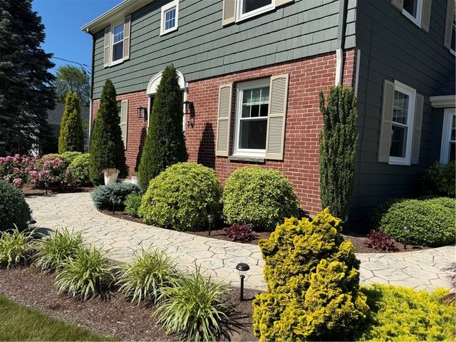 39 Merry Mount Drive, Warwick, RI 02888