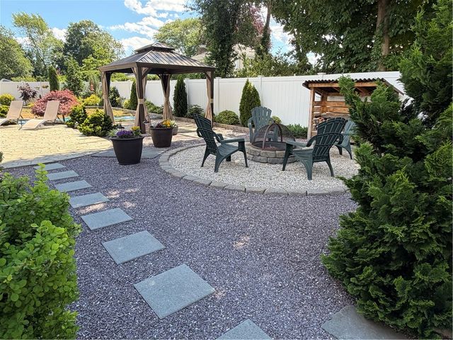 39 Merry Mount Drive, Warwick, RI 02888
