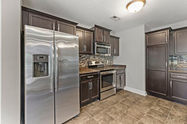 424 Leslie Wood Dr, Clarksville, TN 37040