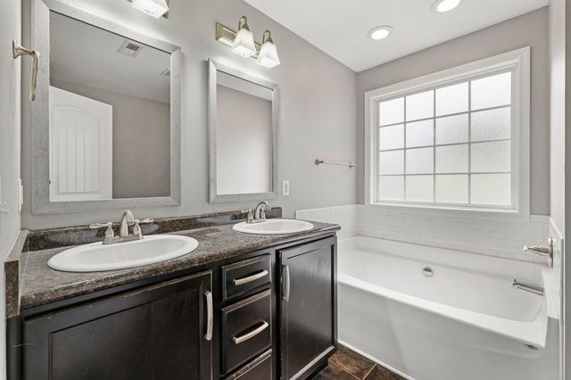 424 Leslie Wood Dr, Clarksville, TN 37040