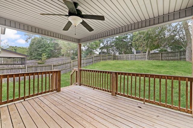 424 Leslie Wood Dr, Clarksville, TN 37040