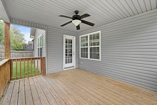 424 Leslie Wood Dr, Clarksville, TN 37040