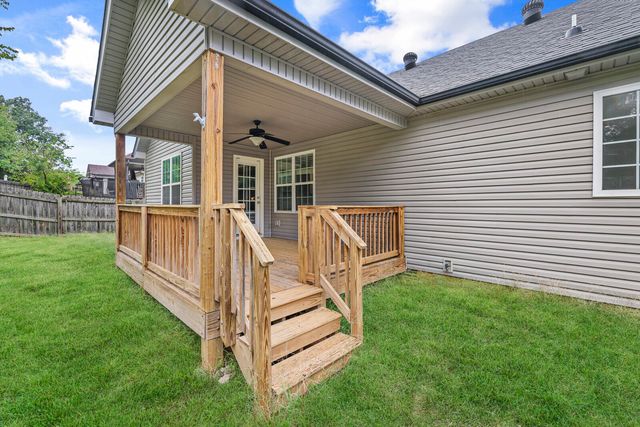 424 Leslie Wood Dr, Clarksville, TN 37040