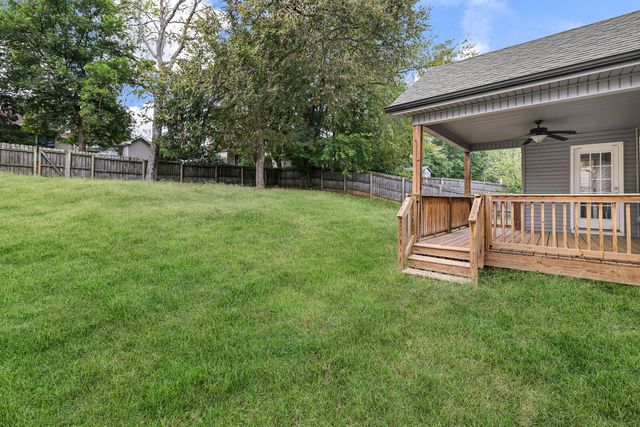 424 Leslie Wood Dr, Clarksville, TN 37040