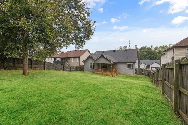 424 Leslie Wood Dr, Clarksville, TN 37040