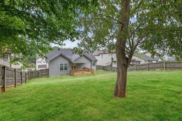 424 Leslie Wood Dr, Clarksville, TN 37040