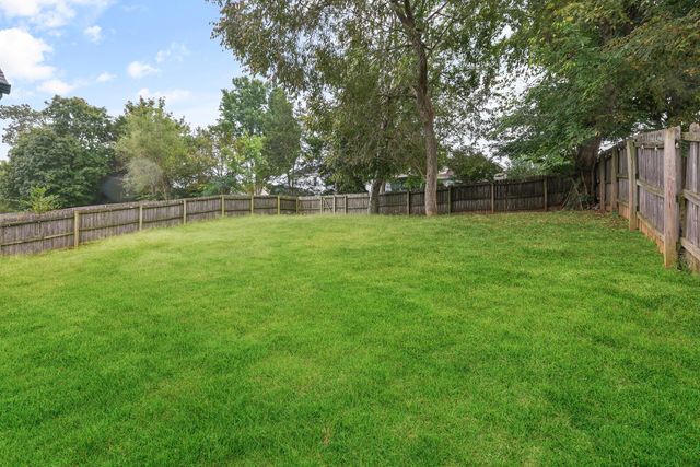 424 Leslie Wood Dr, Clarksville, TN 37040