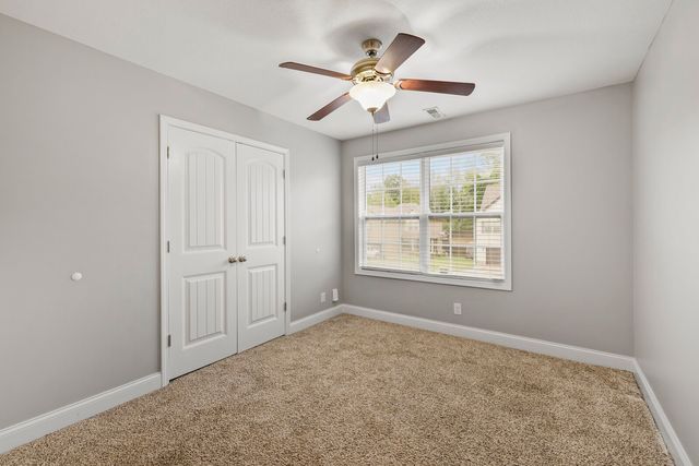 424 Leslie Wood Dr, Clarksville, TN 37040