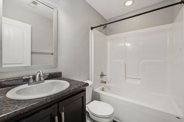 424 Leslie Wood Dr, Clarksville, TN 37040