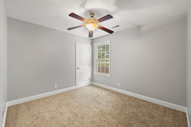 424 Leslie Wood Dr, Clarksville, TN 37040