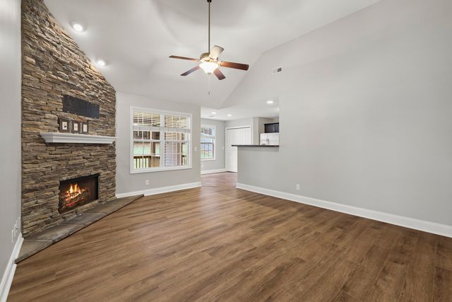 424 Leslie Wood Dr, Clarksville, TN 37040
