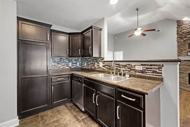 424 Leslie Wood Dr, Clarksville, TN 37040