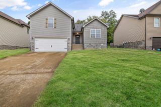 424 Leslie Wood Dr, Clarksville, TN 37040