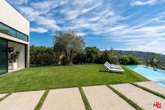 2501 Banyan Drive, Los Angeles, CA 90049