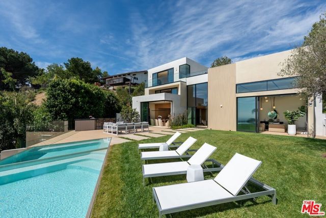 2501 Banyan Drive, Los Angeles, CA 90049