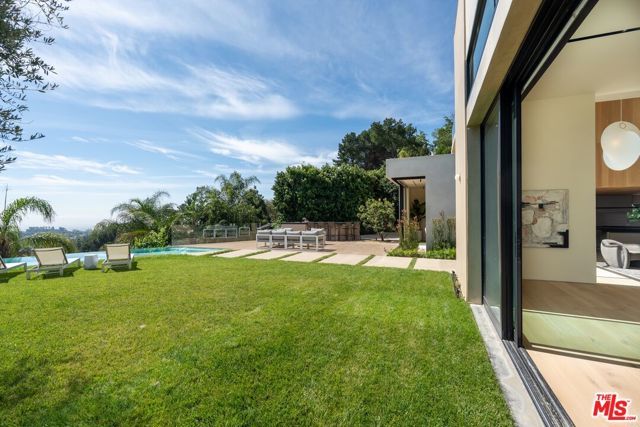 2501 Banyan Drive, Los Angeles, CA 90049