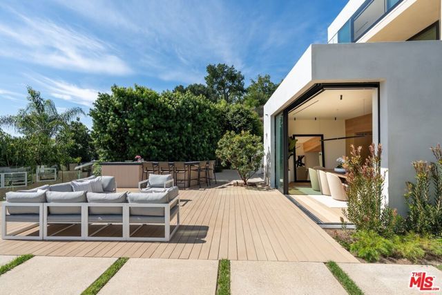 2501 Banyan Drive, Los Angeles, CA 90049