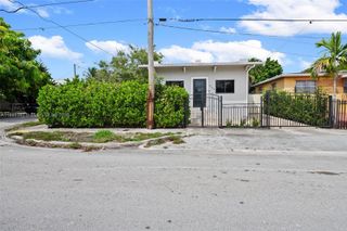944 SW 10th Ave, Miami, FL 33130
