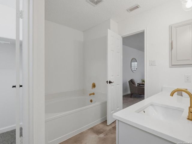 1687 Fir Cir, Schertz, TX 78154