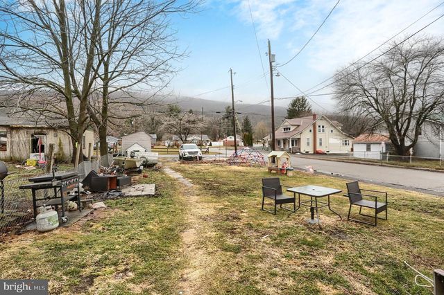 300-302 W MAIN ST, Lykens, PA 17048