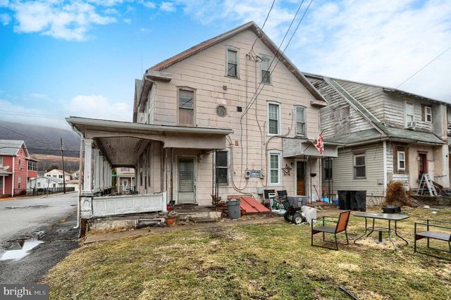 300-302 W MAIN ST, Lykens, PA 17048