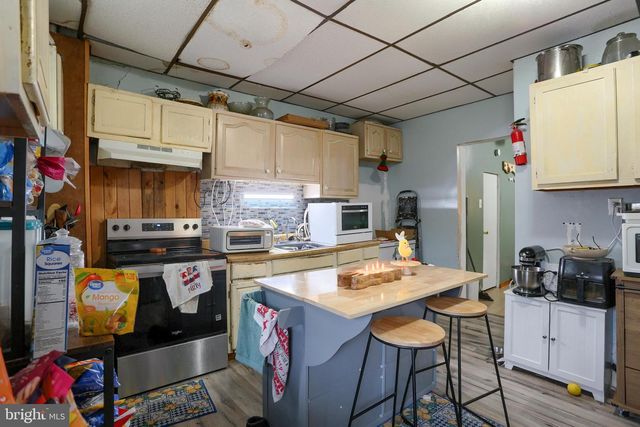 300-302 W MAIN ST, Lykens, PA 17048