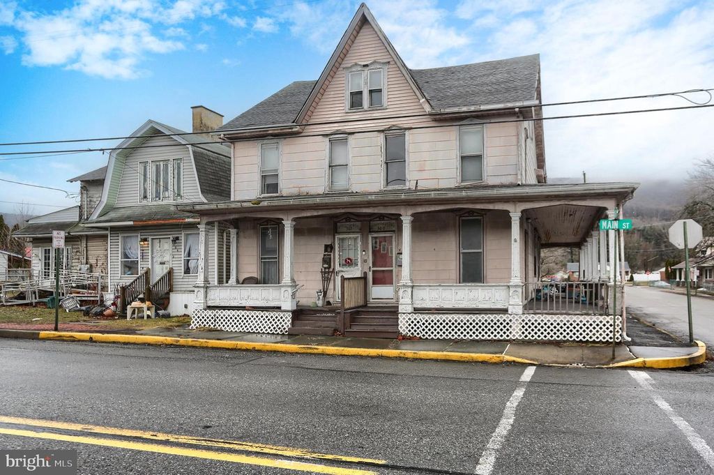 300-302 W MAIN ST, Lykens, PA 17048