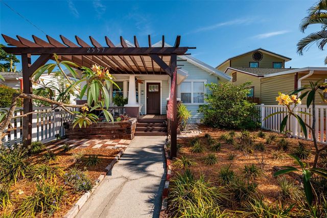 2557 16TH AVENUE N, St Petersburg, FL 33713
