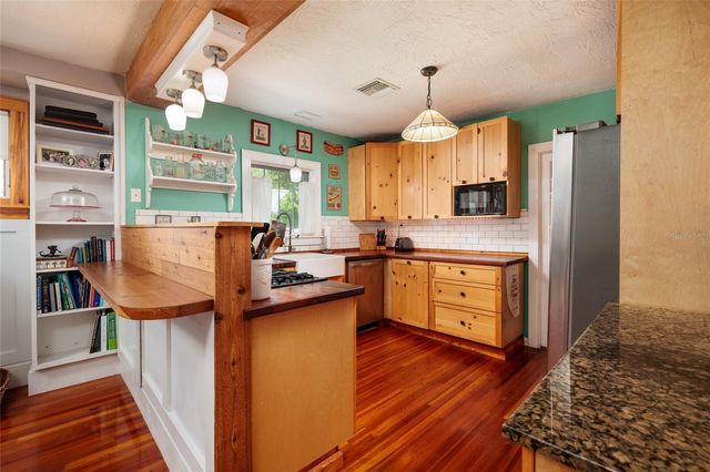 2557 16TH AVENUE N, St Petersburg, FL 33713