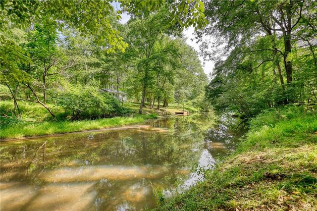 222 W River Bend Drive W, Eatonton, GA 31024