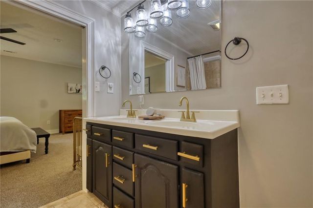 222 W River Bend Drive W, Eatonton, GA 31024