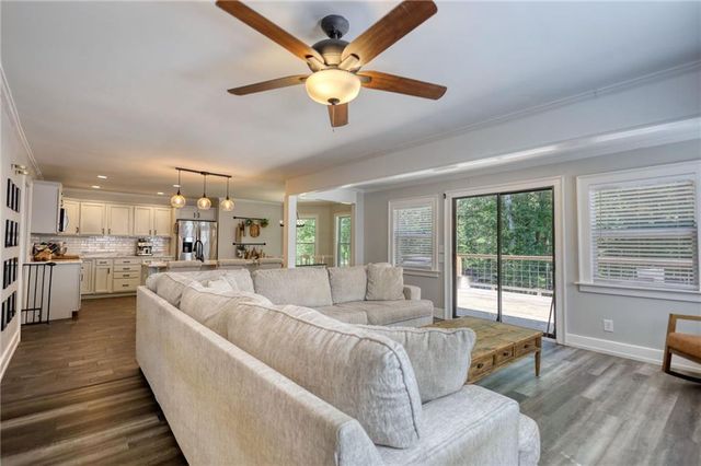 222 W River Bend Drive W, Eatonton, GA 31024