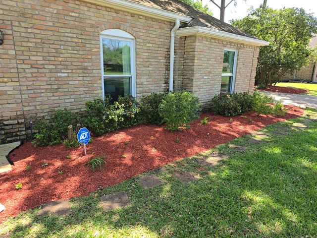 205 Hillcrest Drive, Alvin, TX 77511