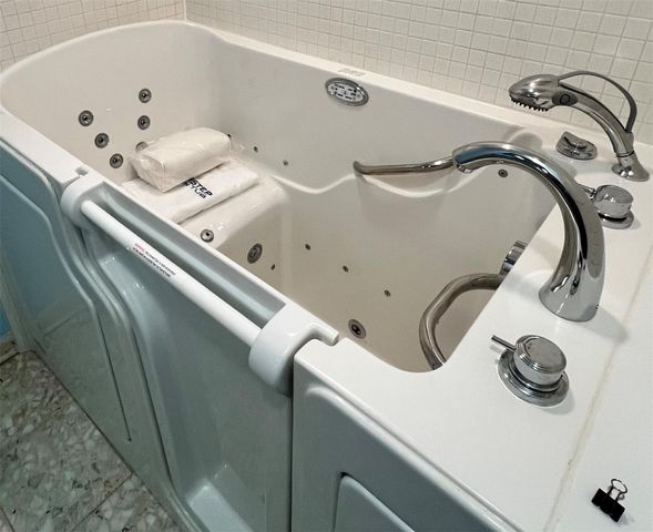 205 Hillcrest Drive, Alvin, TX 77511