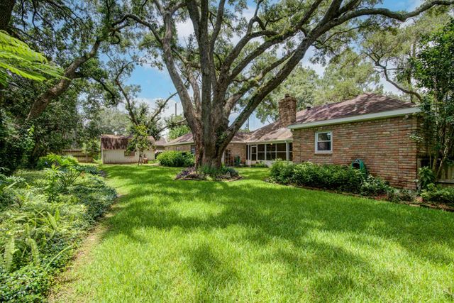 205 Hillcrest Drive, Alvin, TX 77511