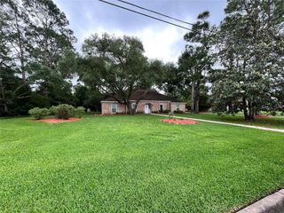 205 Hillcrest Drive, Alvin, TX 77511