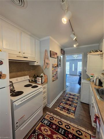 101 Oxford Place 17, High Point, NC 27262