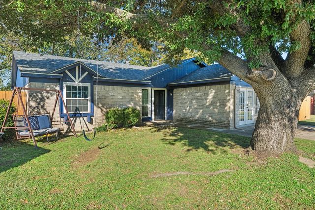 1133 Park Center Court, Saginaw, TX 76179