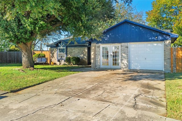 1133 Park Center Court, Saginaw, TX 76179